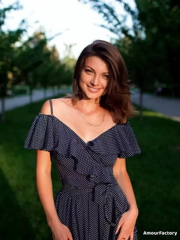 Elena Profile image 3