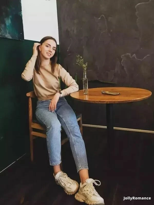 Elena Profile image 2