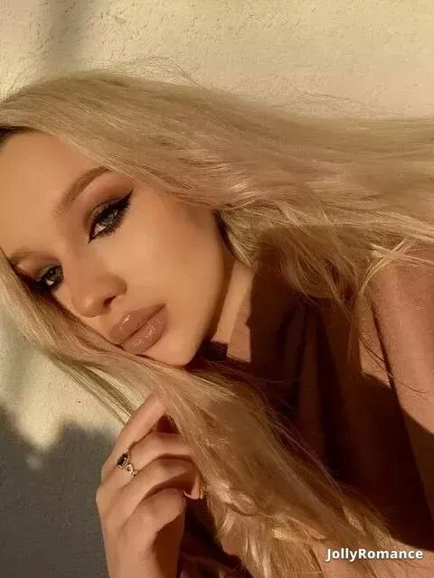 Karina Profile image 3