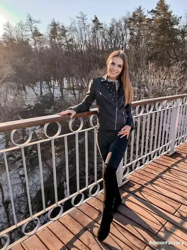 Elena Profile image 2