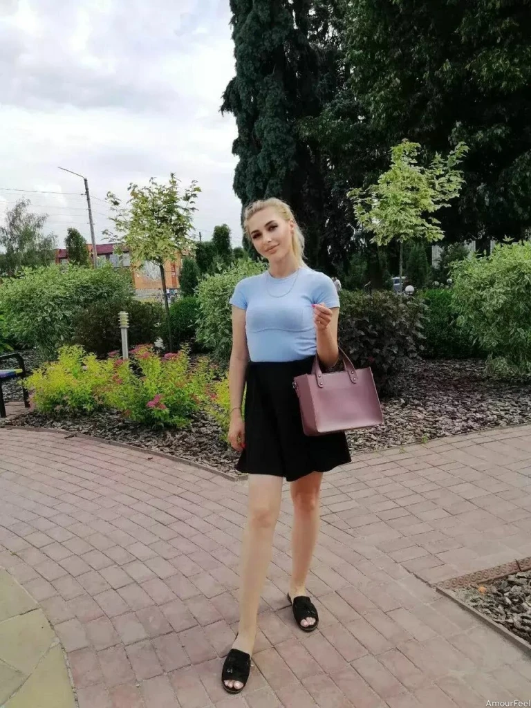 Alona Profile image 4