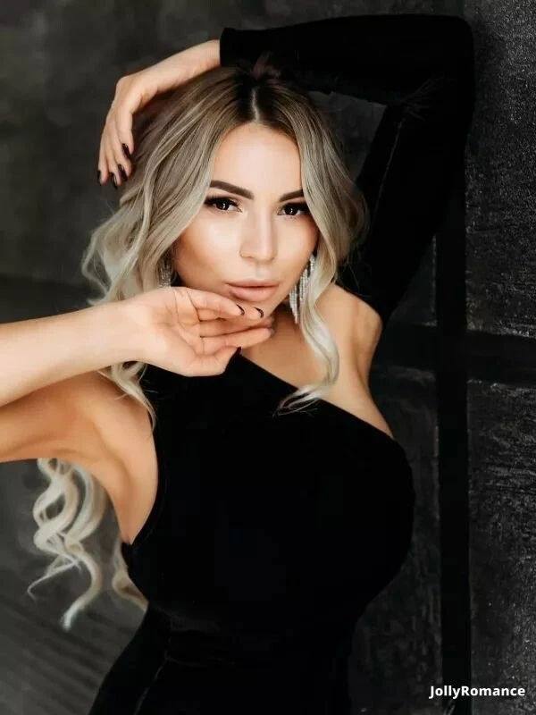 Alina Profile image 4