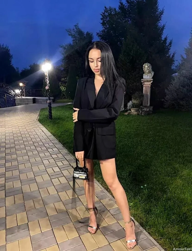 Julia Profile image 4