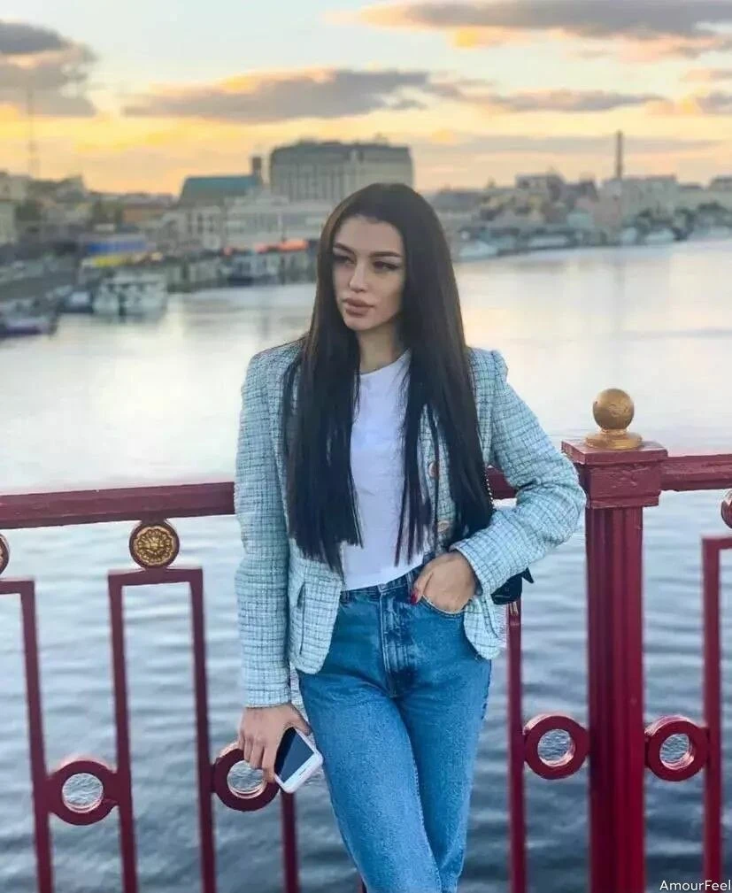 Julia Profile image 1