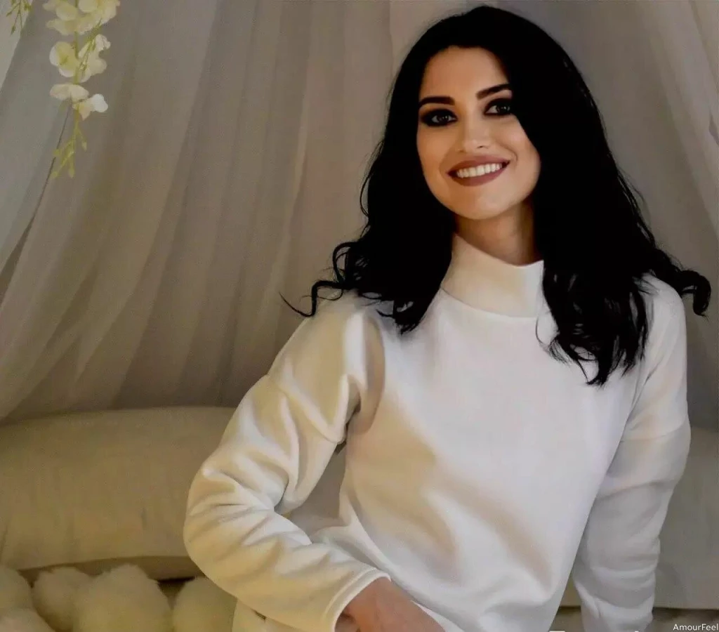 Larissa Profile image 1