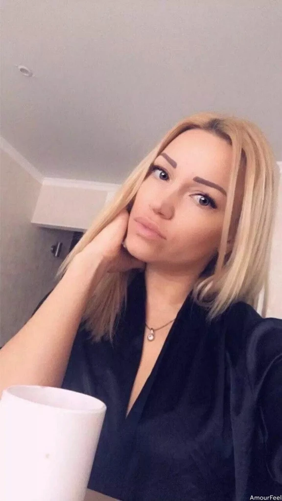 Elena Profile image 4
