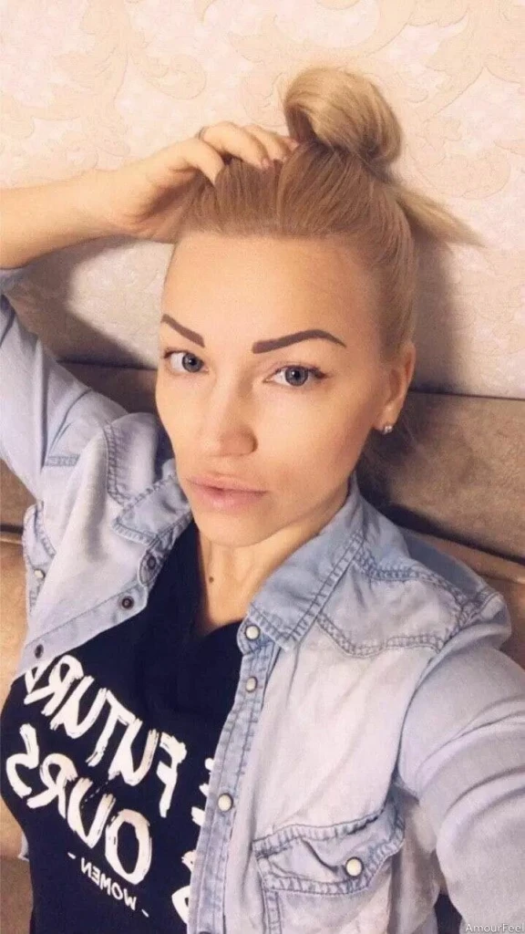 Elena Profile image 2