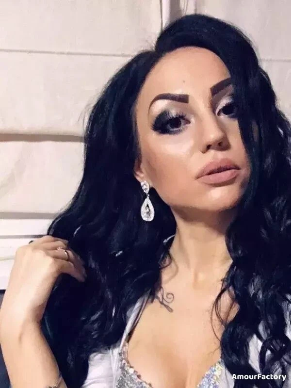 Alina Profile image 1