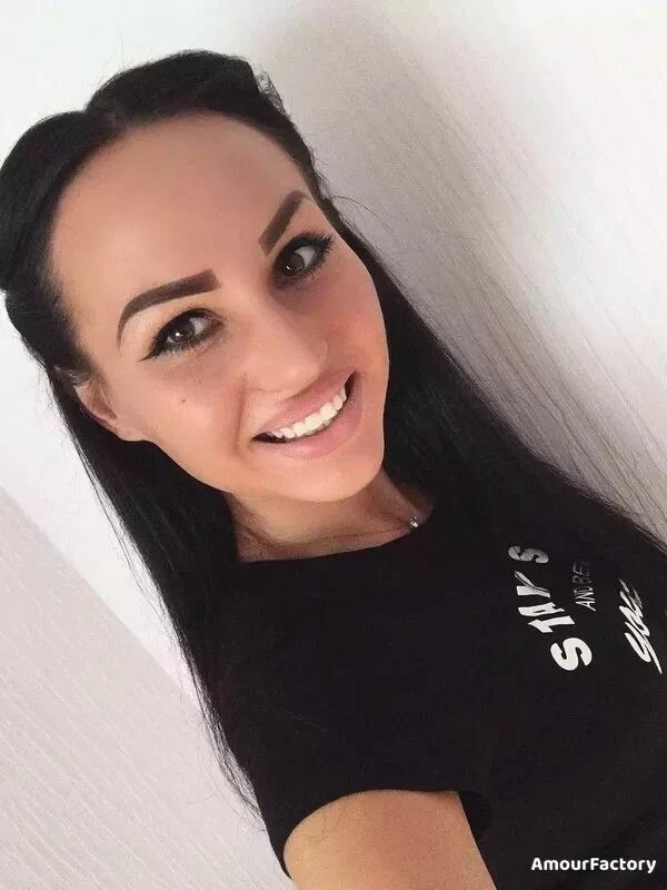 Alina Profile image 2