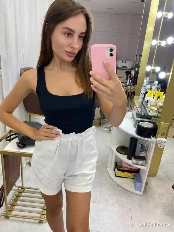 Julia Profile image 3