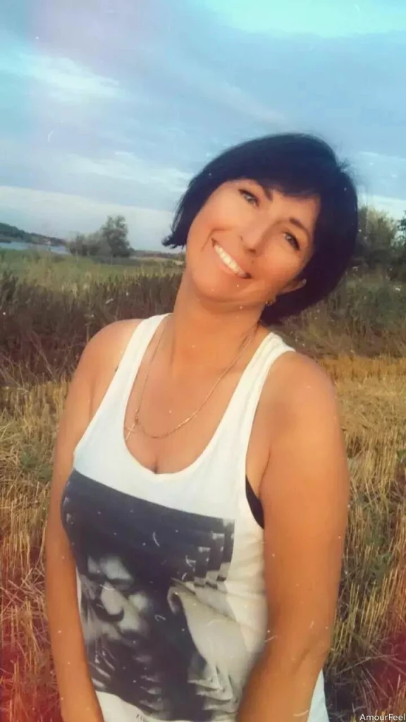 Elena Profile image 2