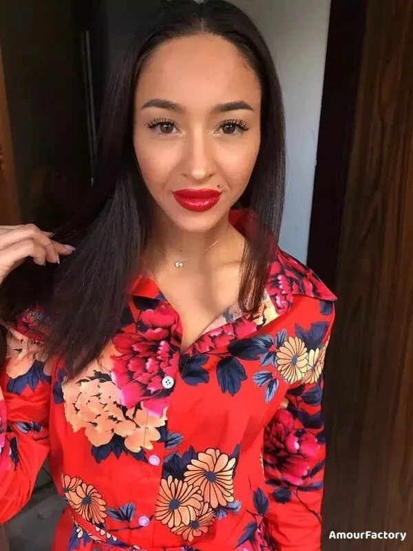 Valentina Profile image 4