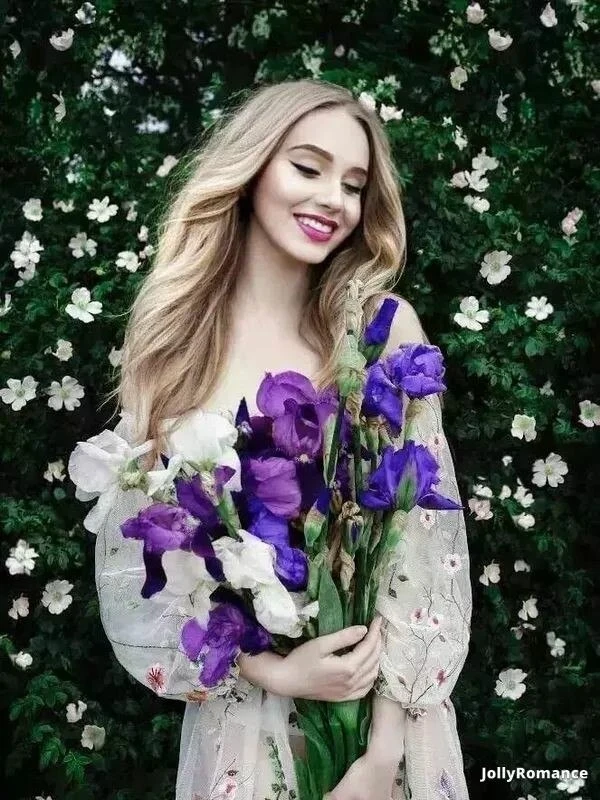 Elena Profile image 2