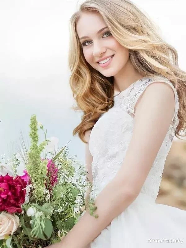 Elena Profile image 3