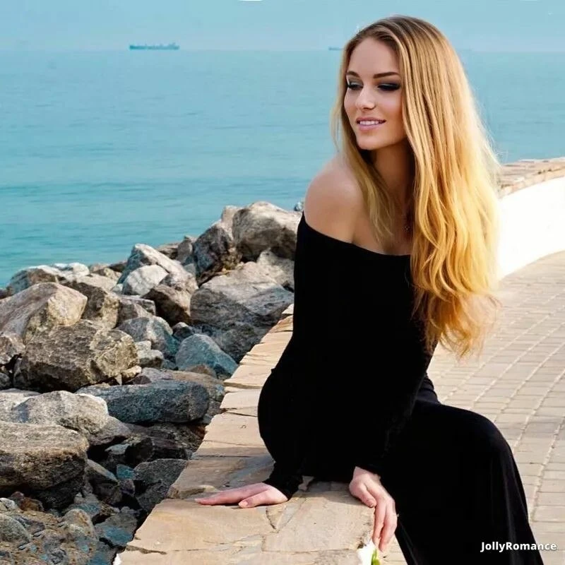 Elena Profile image 4