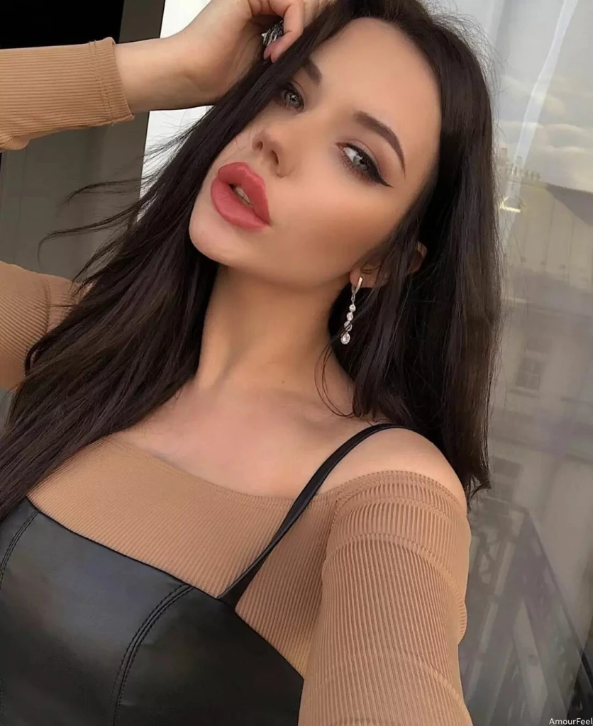 Elena Profile image 4