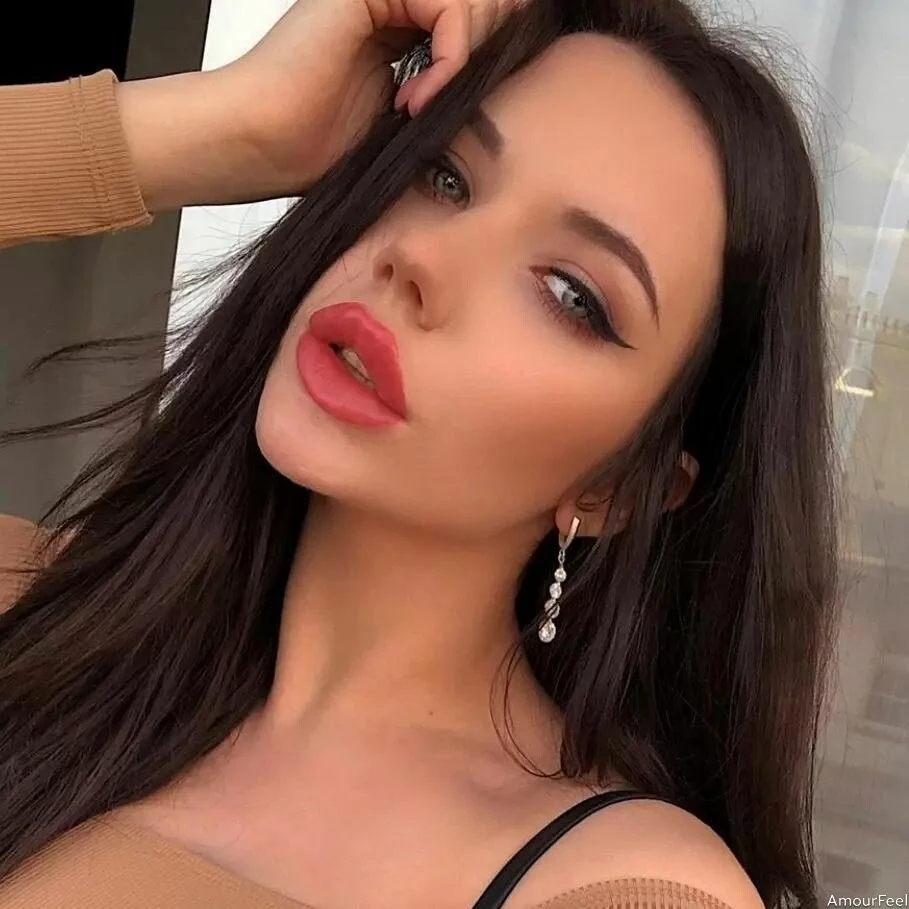 Elena Profile image 2