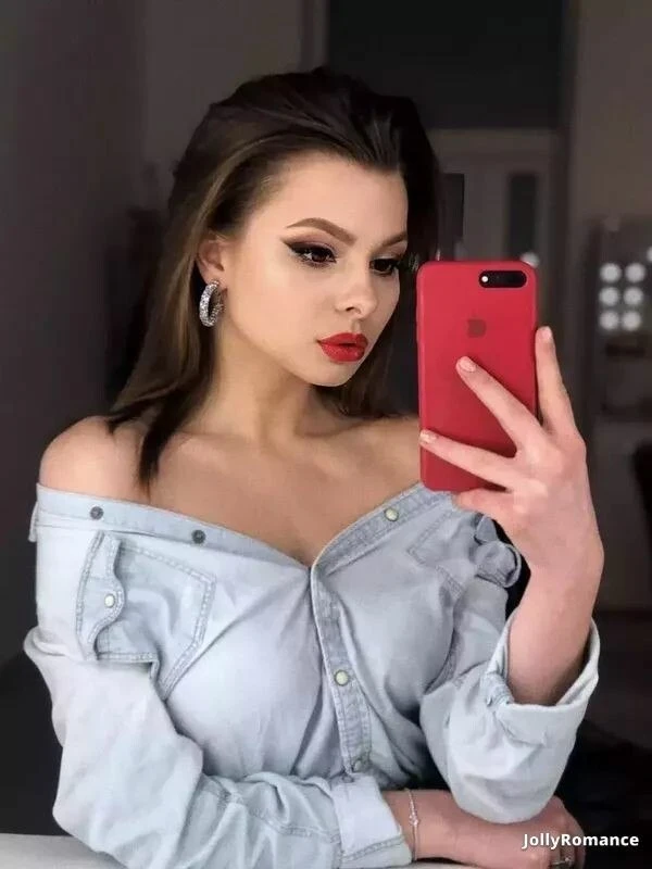 Julia Profile image 1