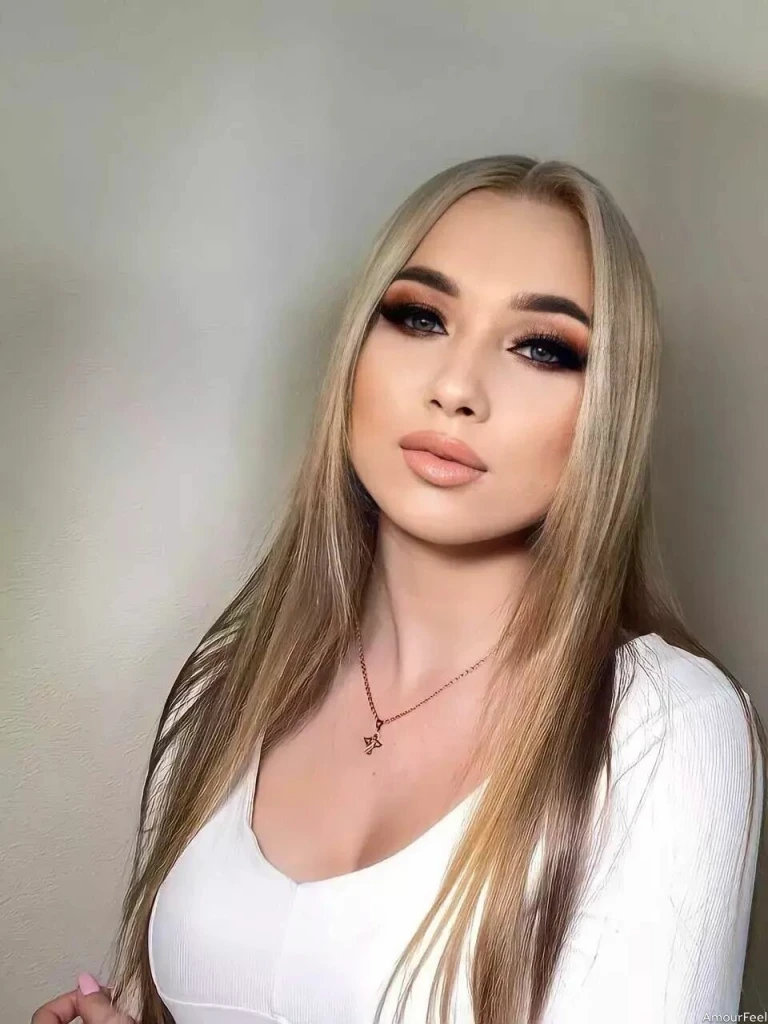 Oksana Profile image 4