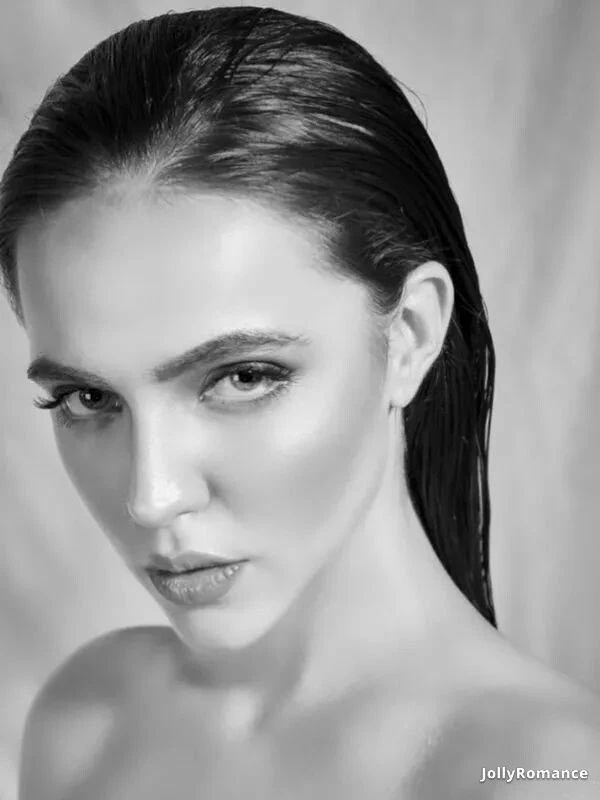 Dariia Profile image 2