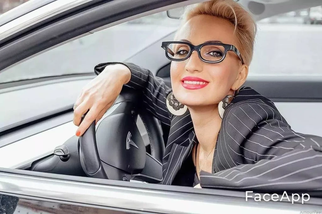Amina Profile image 2