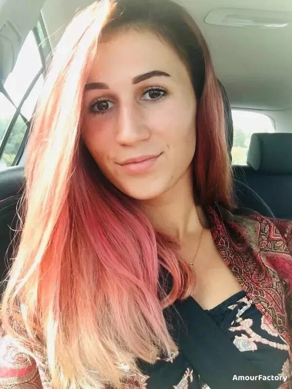 Elena Profile image 4
