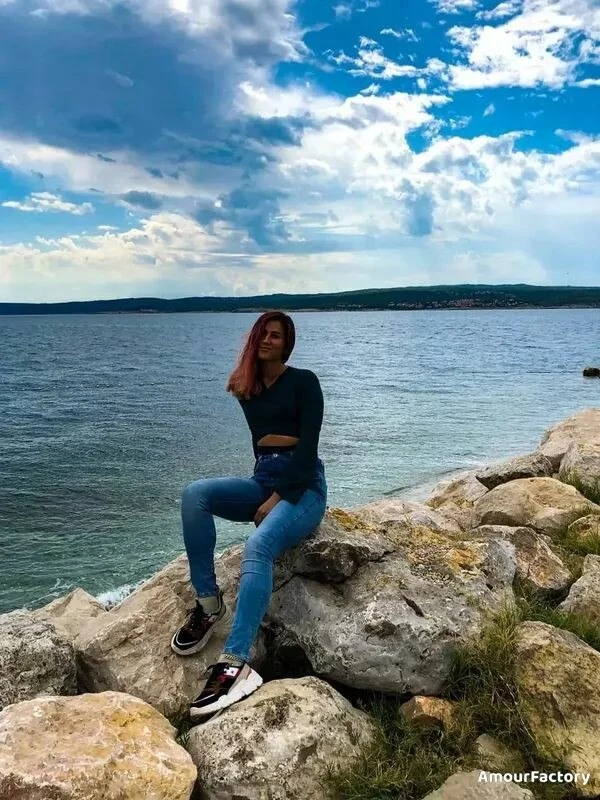 Elena Profile image 2