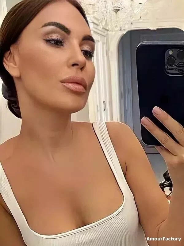 Alina Profile image 2