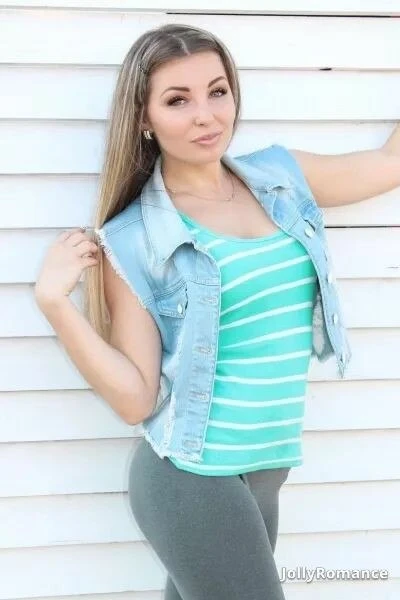 Elena Profile image 2