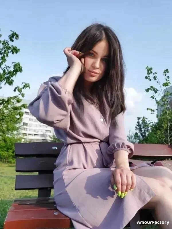 Olena Profile image 2