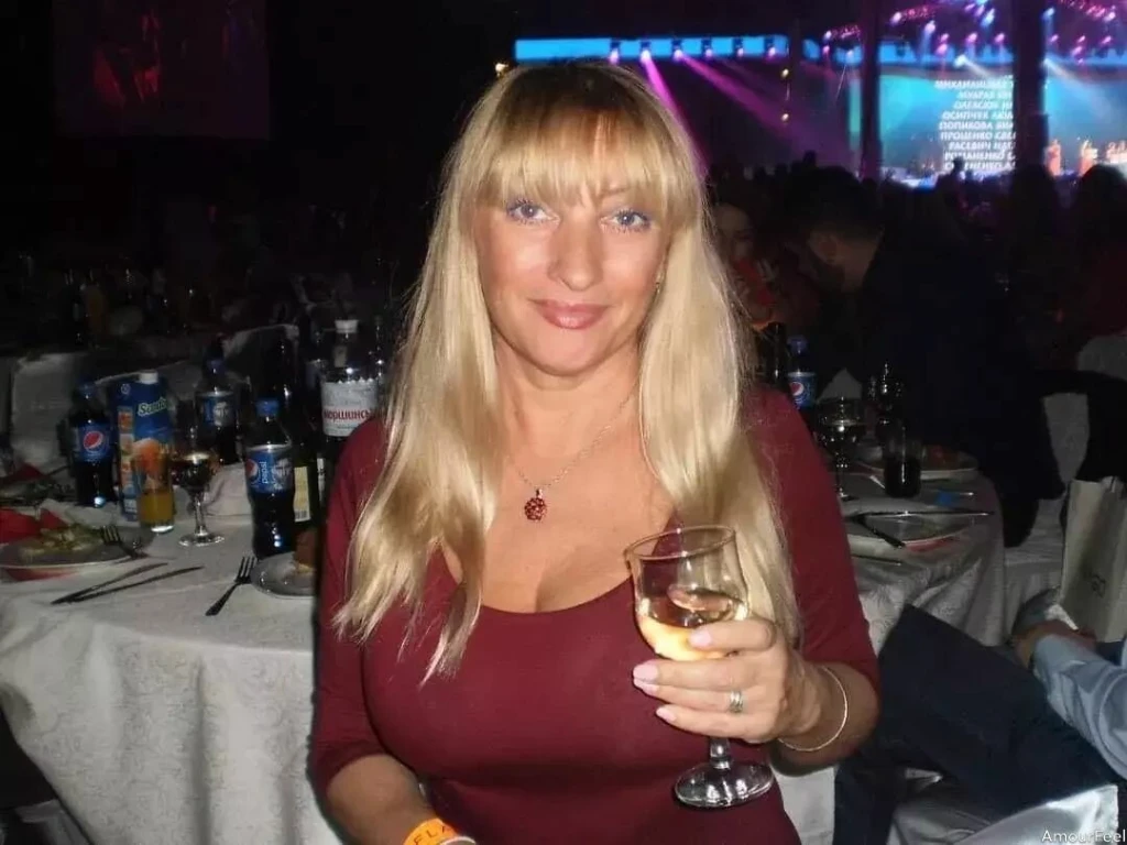 Elena Profile image 2