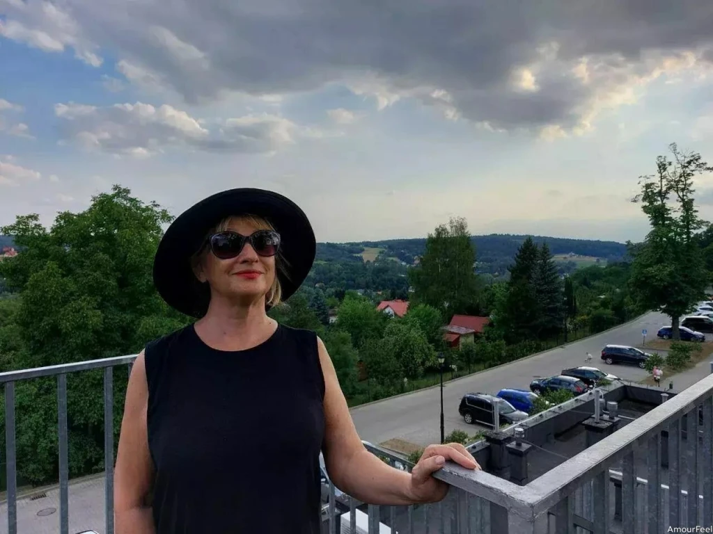 Elena Profile image 1